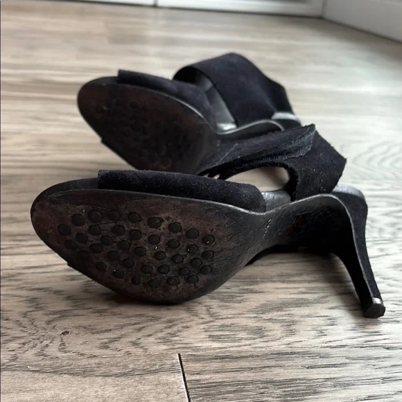 Pedro Garcia Black Sandals with Chunky Heel and Crisscross Straps - Picture 8 of 16